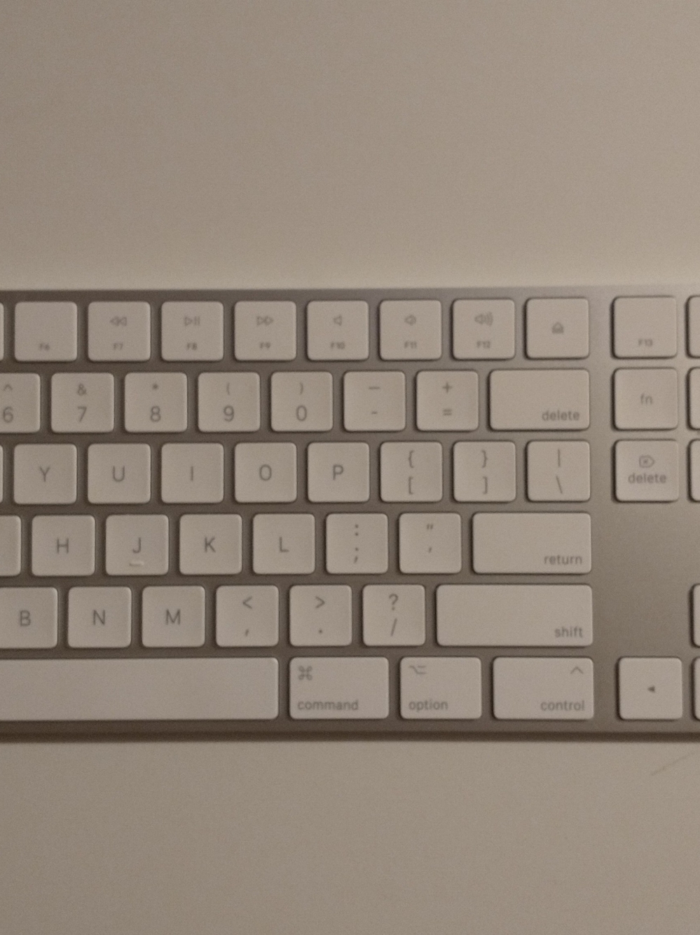Apple Compact Wireless Keyboard in White and Silver